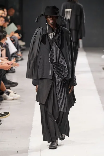 Look 40